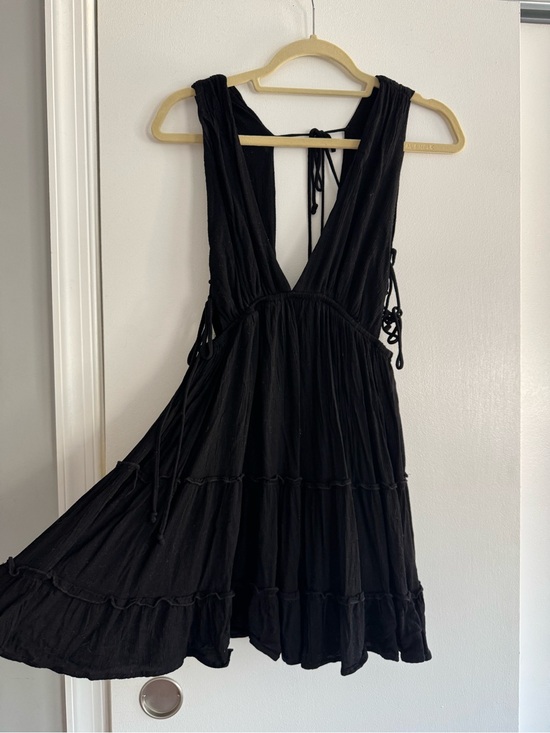 Dresses & Skirts - Black V-Neck Tiered Summer Dress